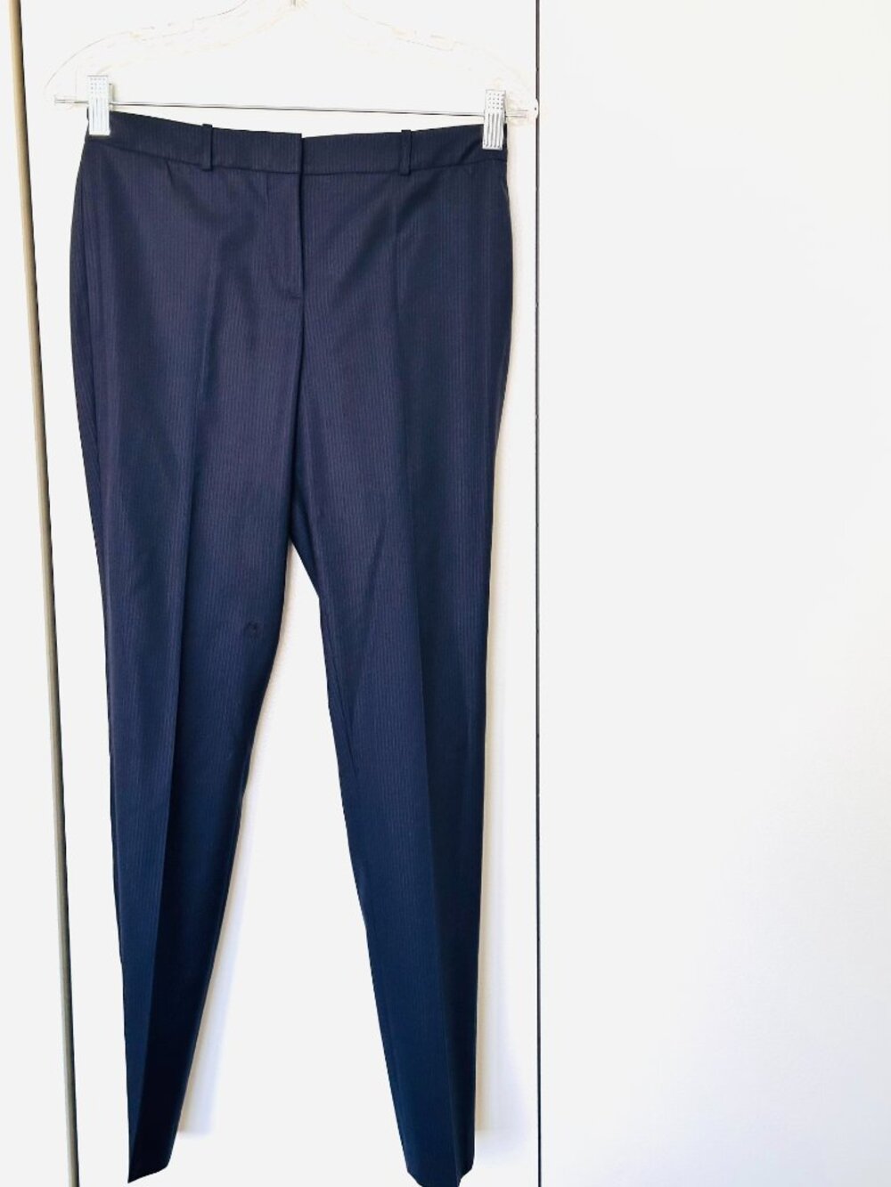 Boss Collection 100% Virgin Wool Navy Pinstripe 2-piece Pant Suits - Size 0 - Picture 10 of 15